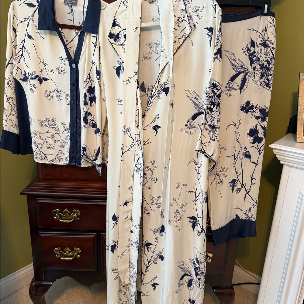 Floral Print Women's Robe and Pajama Set
